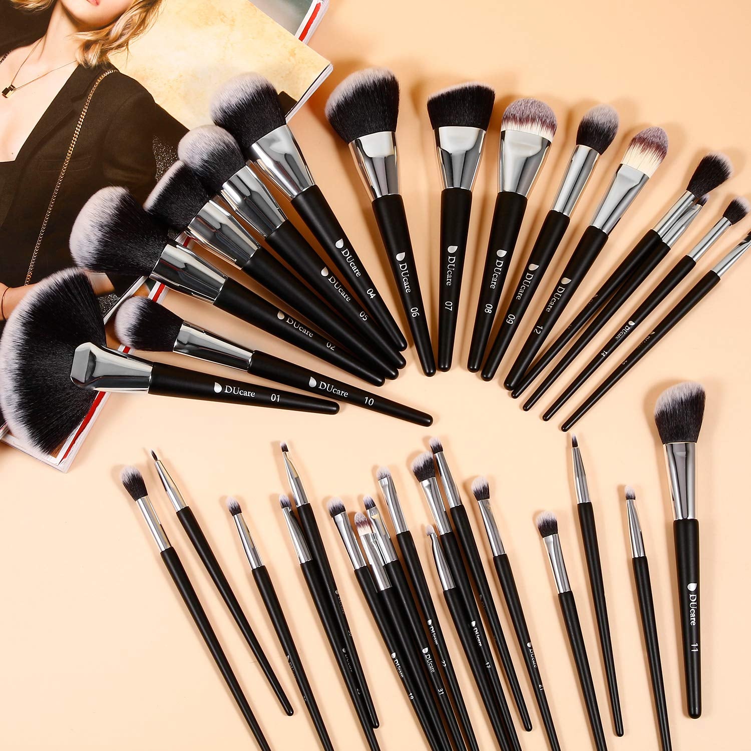 Makeup Brushes Professional 32Pcs Make up Brushes Set Premium Christmas Gift Synthetic Kabuki Foundation Blending Brush Face Powder Blush Concealers Eye Shadows