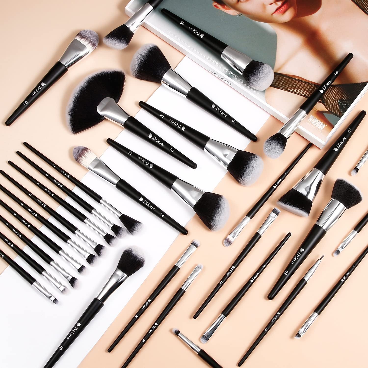 Makeup Brushes Professional 32Pcs Make up Brushes Set Premium Christmas Gift Synthetic Kabuki Foundation Blending Brush Face Powder Blush Concealers Eye Shadows